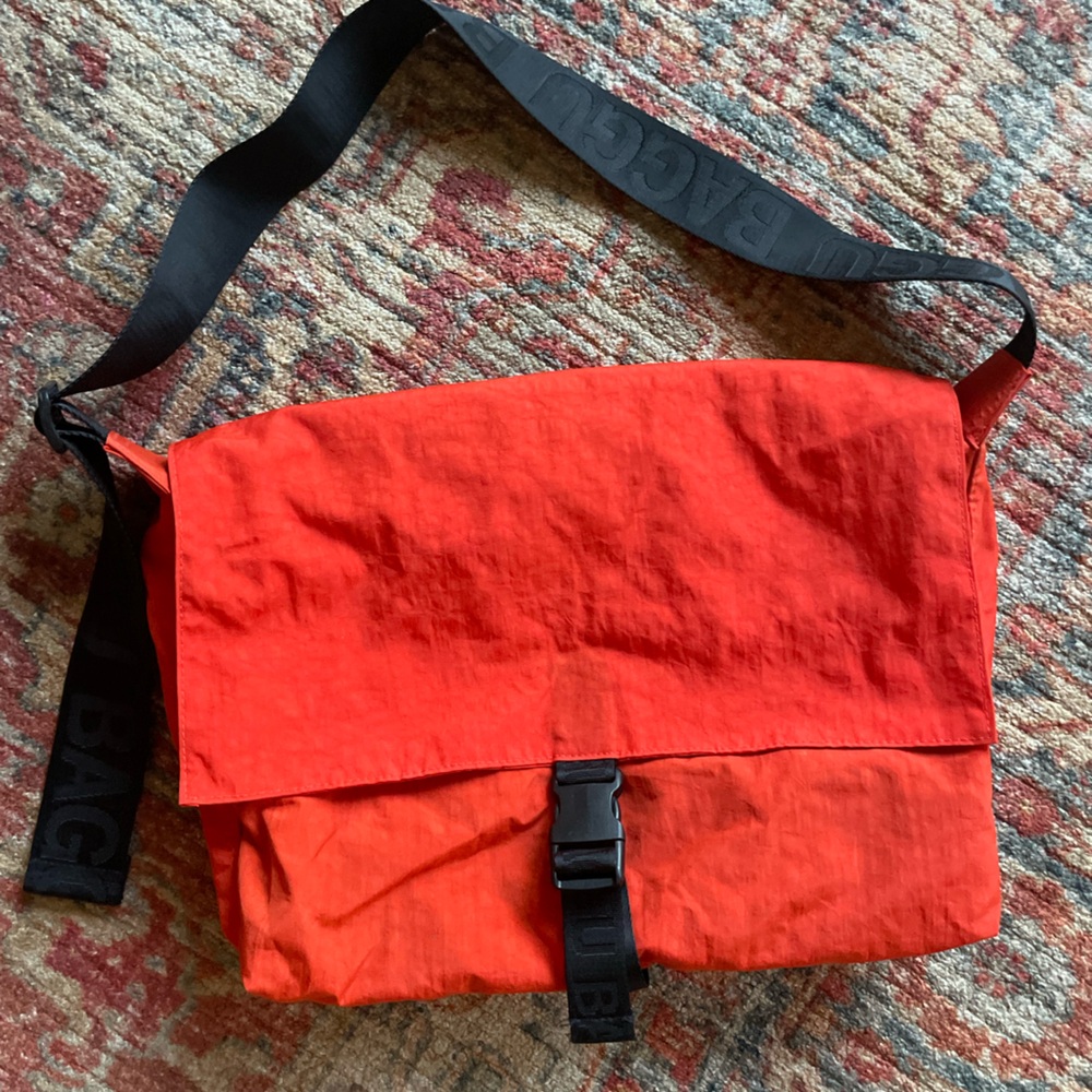 Baggu Nylon Messenger Bag in Bright Orange
